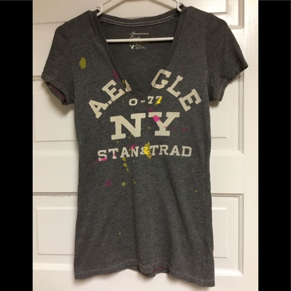 American Eagle V Neck T Shirt Size Small